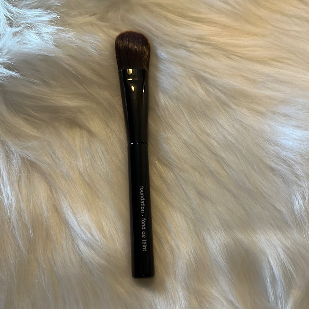mark. Foundation brush